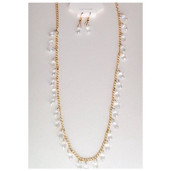 ⭐️ 3for$30 🆕 Long Gold Clear Resin Beaded Necklace & Earring Set NWT - Picture 2 of 3